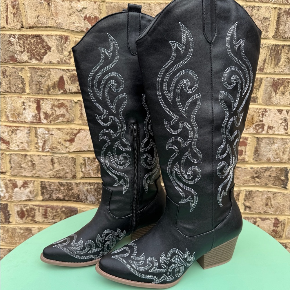 Women's Black Embroidered Western Mid-Calf Cowboy Boots